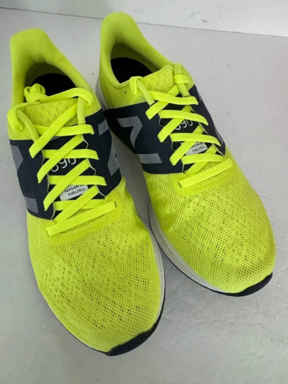 NIB New Balance 890 V8 Running Sneakers Womens US 7.5 EU 38 Vibrant Lemon Slush